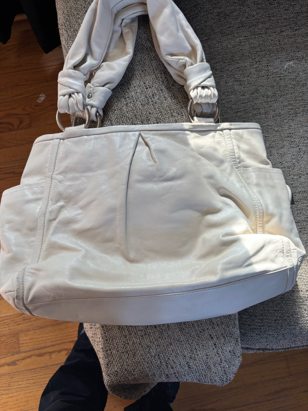 Coach Off White Leather Shoulder Tote with Turnlock Detail - Picture 7 of 15